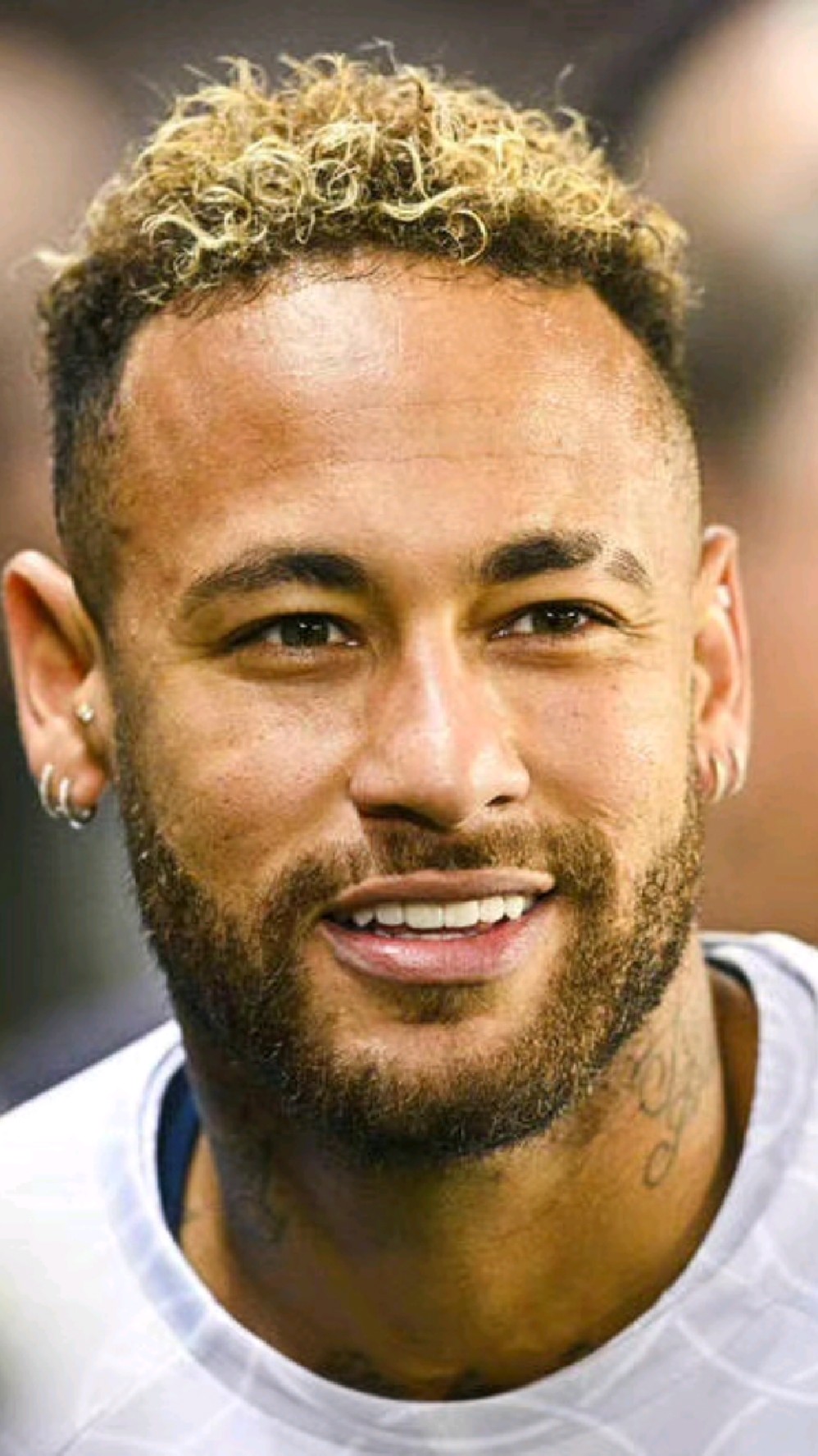 更反映出他 更反映出他