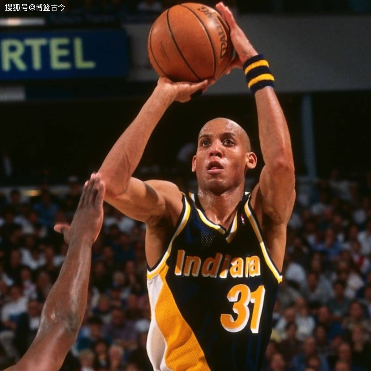 反而让她在 反而让她在